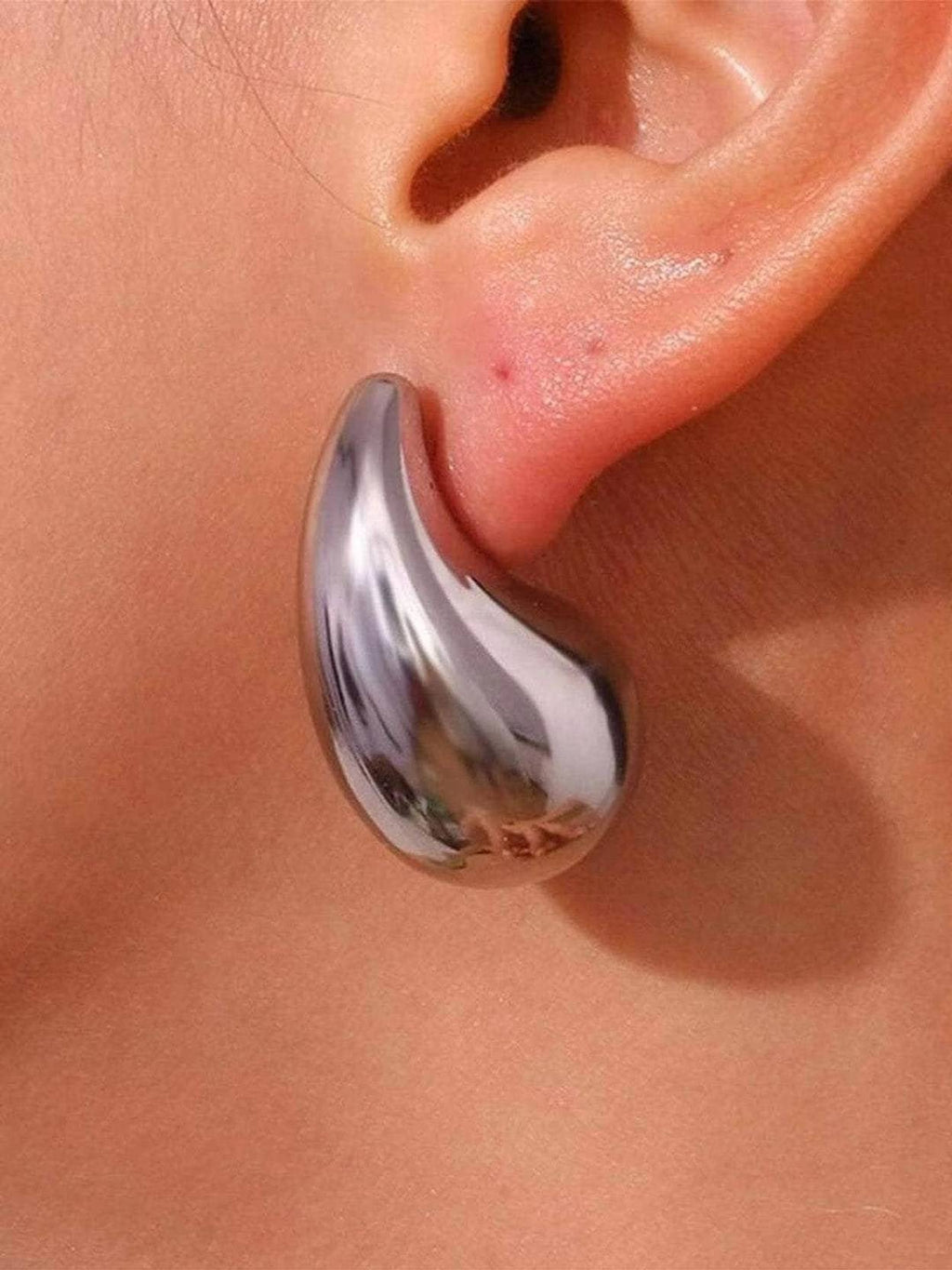 Earring (J23)