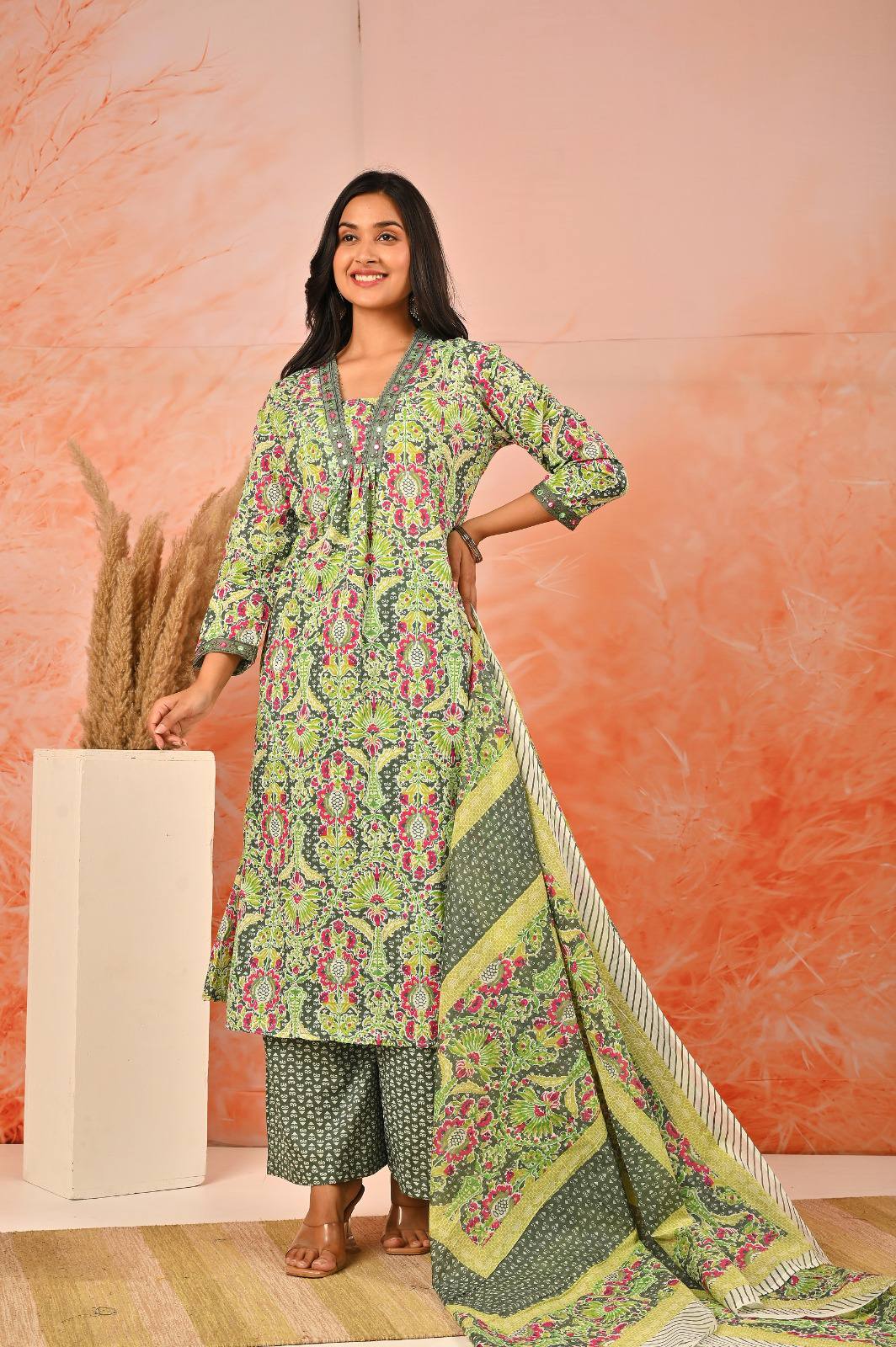 Green colour 3 piece Kurta Set (Z092)