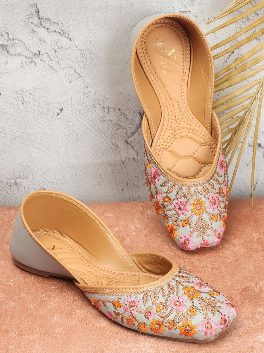 Jutis For Women