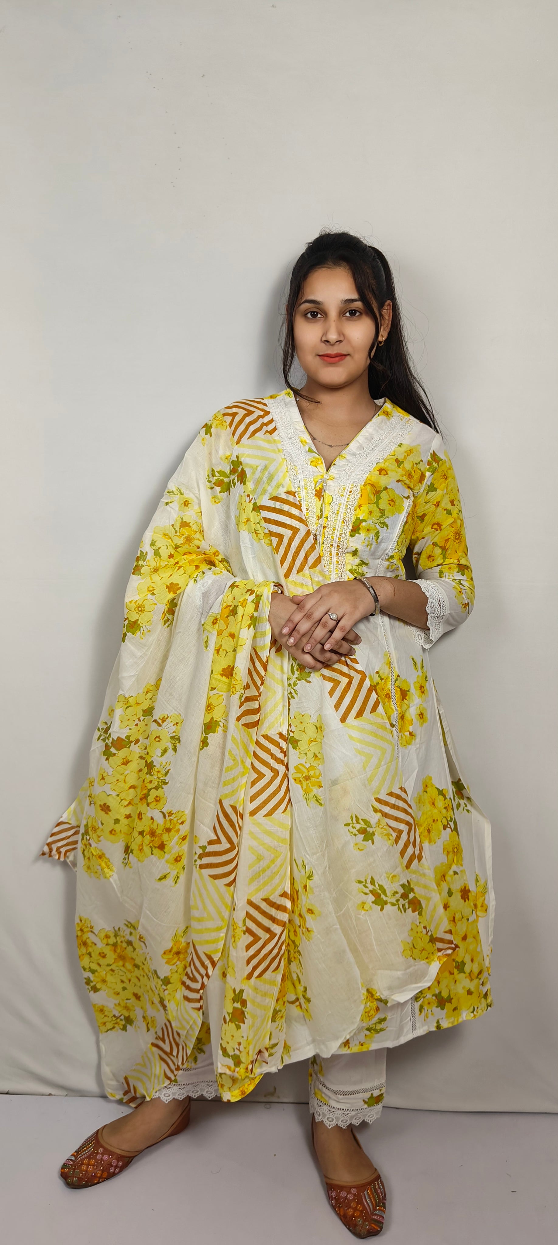 Yellow Floral Printed 3 Pice kurta Set (Z0226)