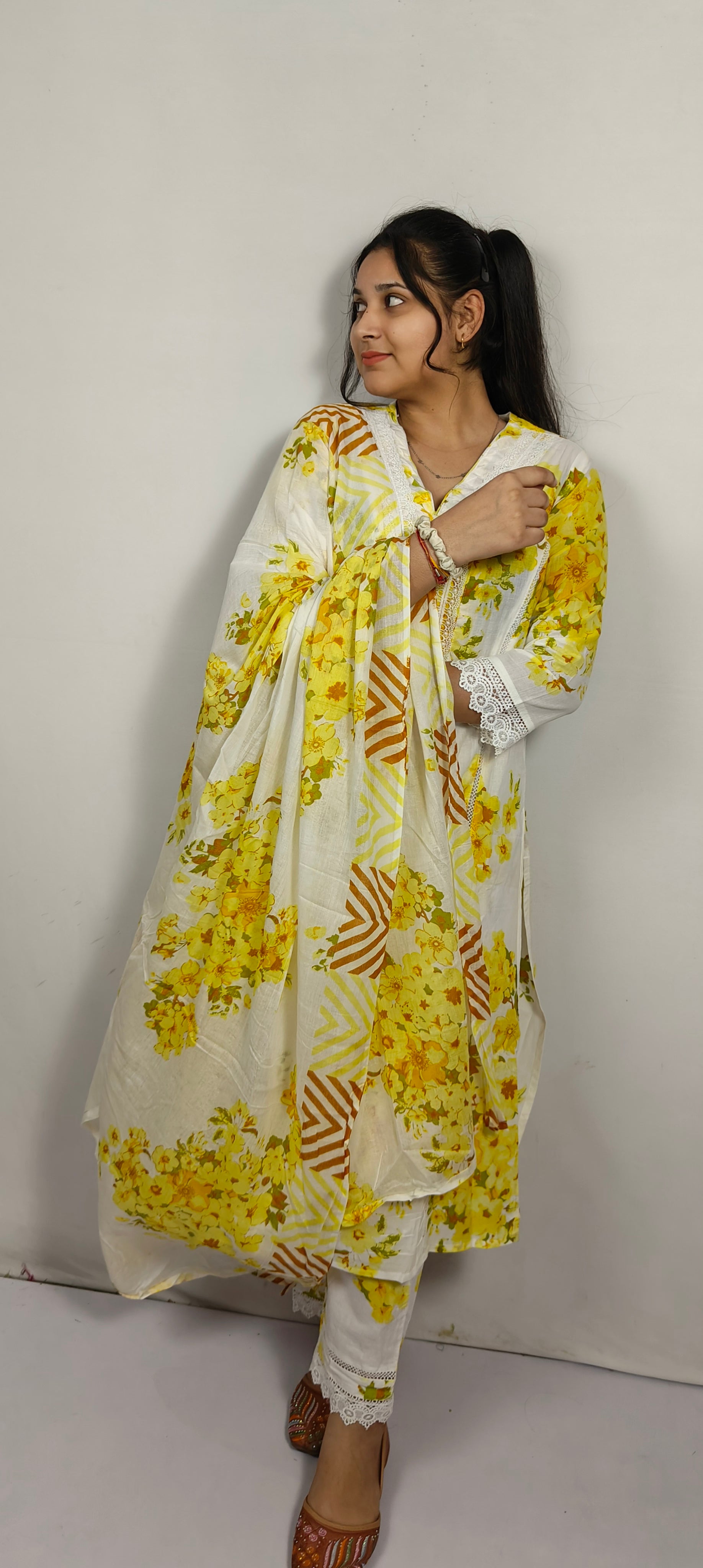 Yellow Floral Printed 3 Pice kurta Set (Z0226)
