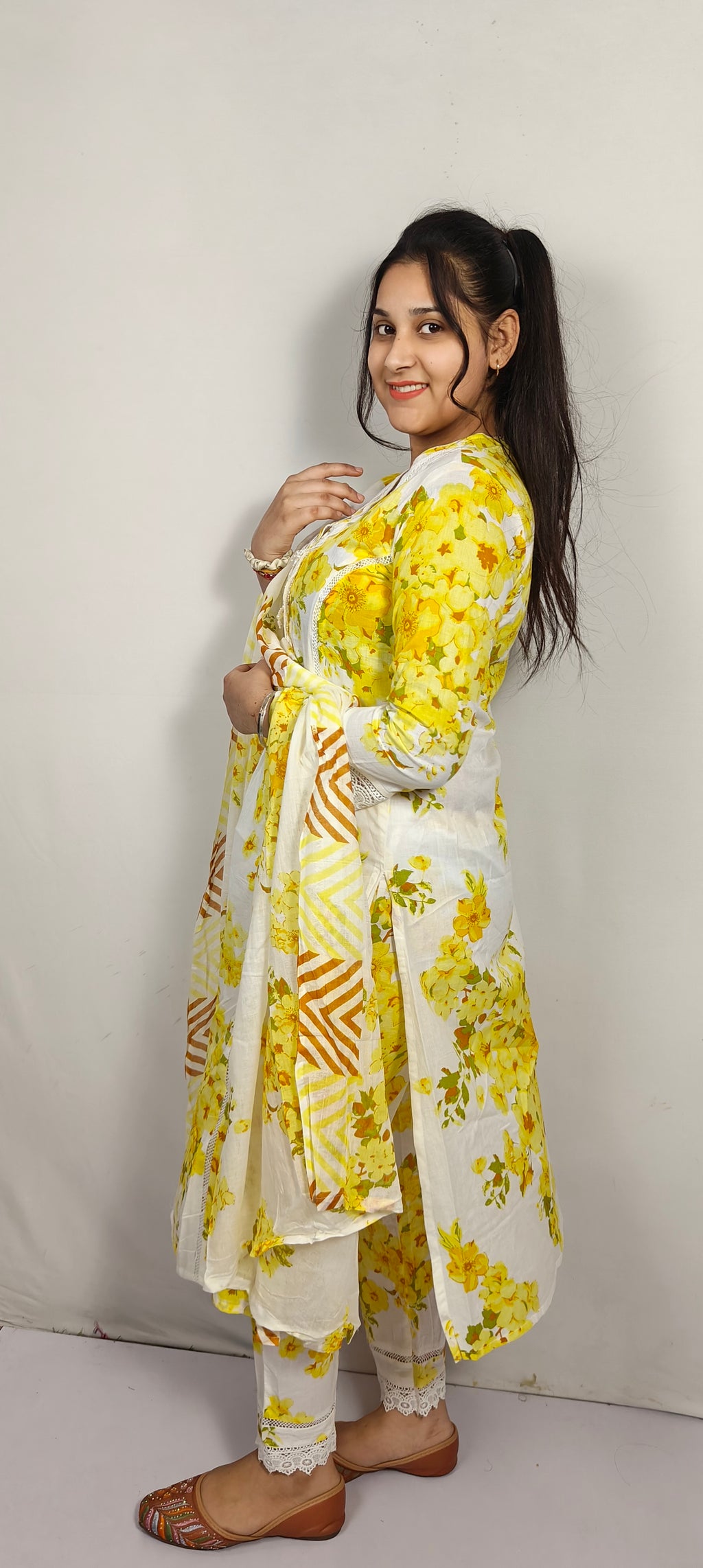 Yellow Floral Printed 3 Pice kurta Set (Z0226)