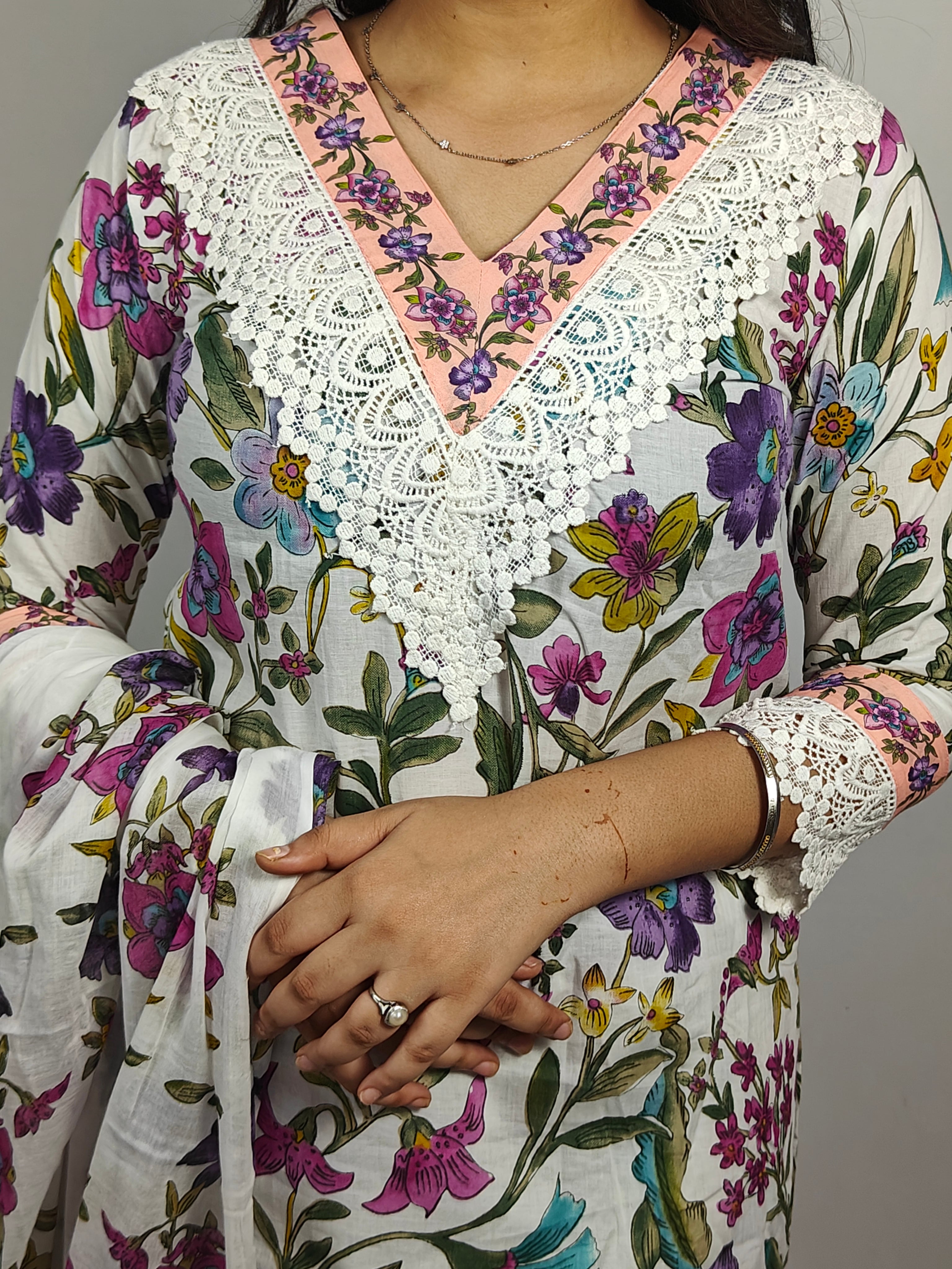 Floral Printed White 3 Piece Kurta Set  (Z0229)