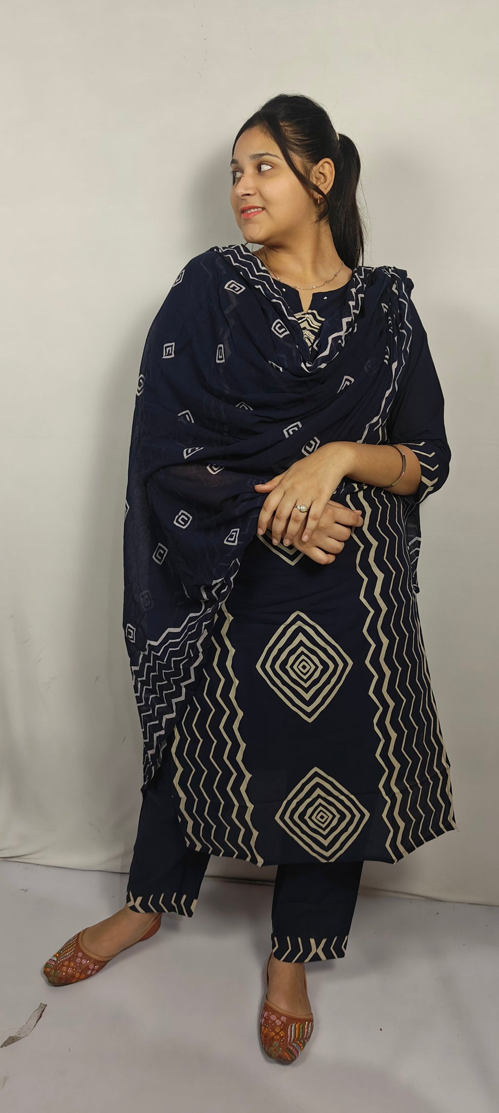 Blue colour beautiful 3 piece kurta set (Z0248)
