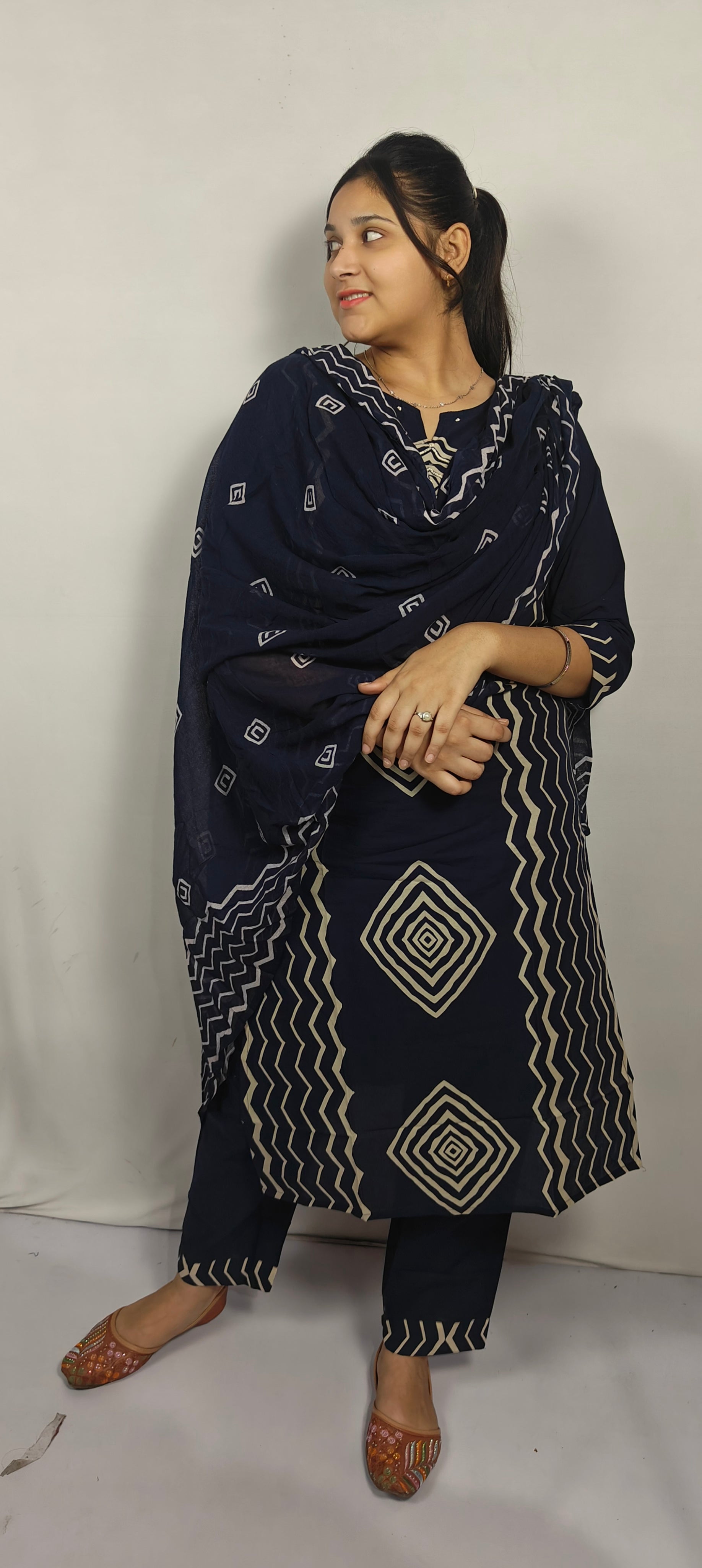 Blue colour beautiful 3 piece kurta set (Z0248)