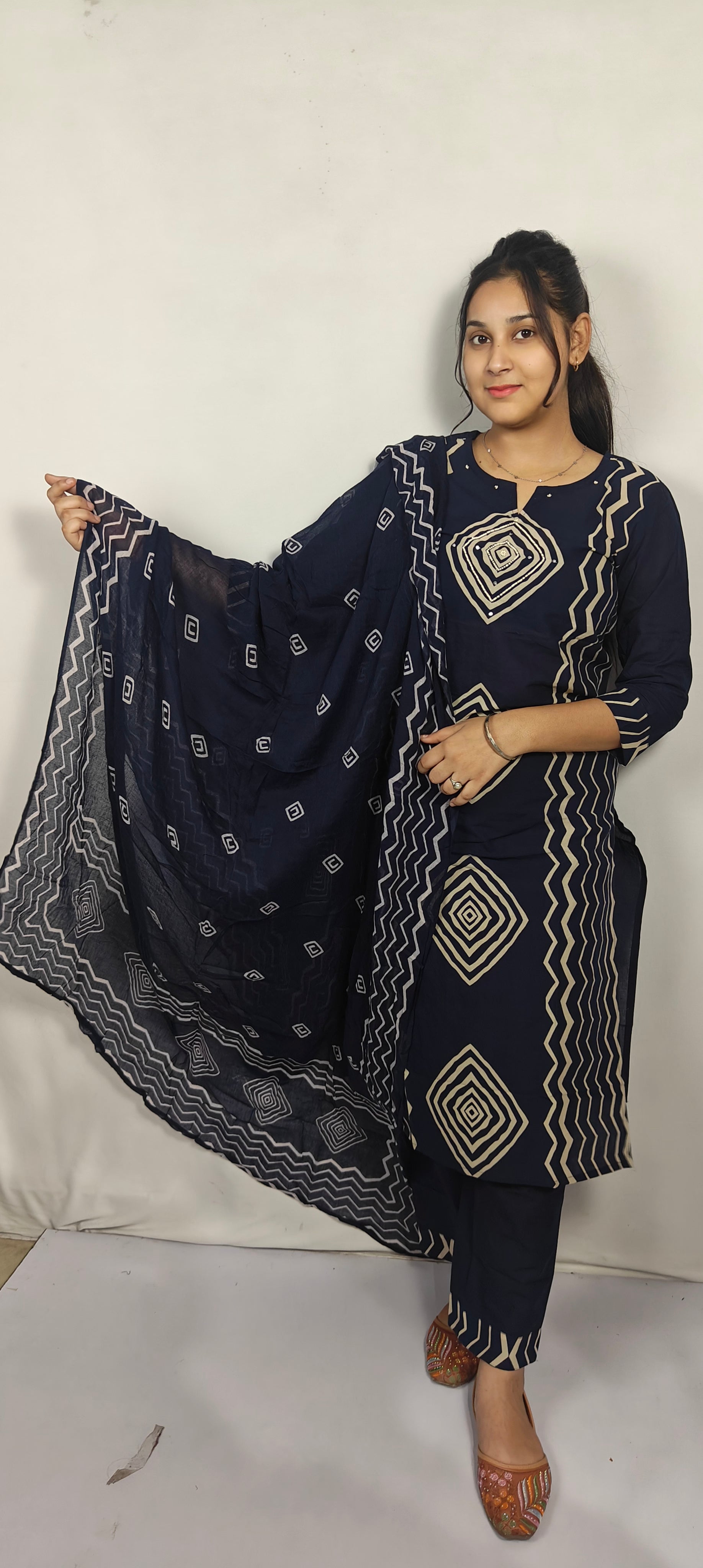 Blue colour beautiful 3 piece kurta set (Z0248)
