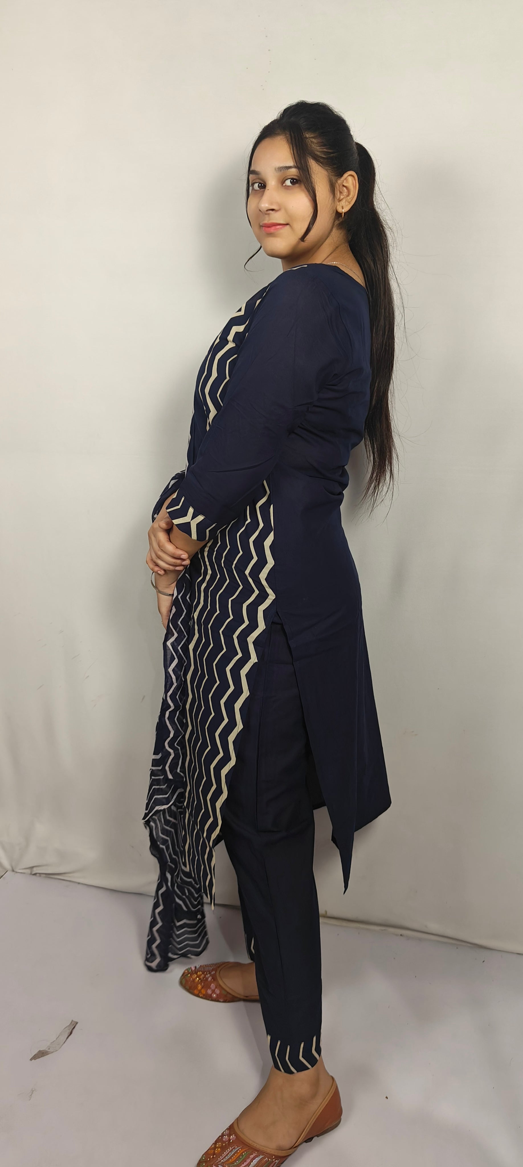 Blue colour beautiful 3 piece kurta set (Z0248)