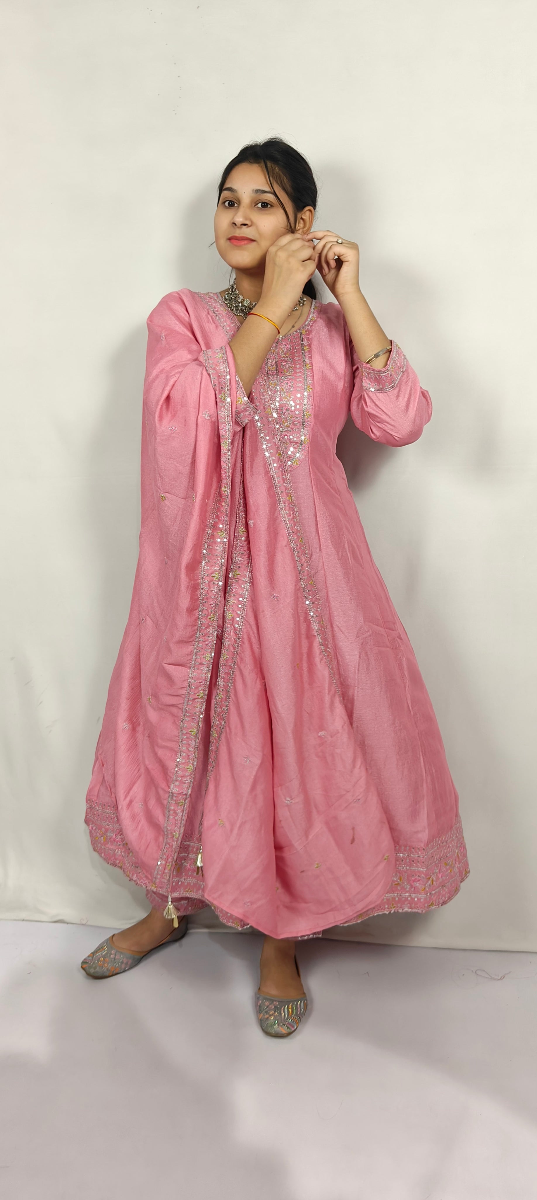 Elegant Pink Embroidered 3 Piece Kurta Set (Z0261)