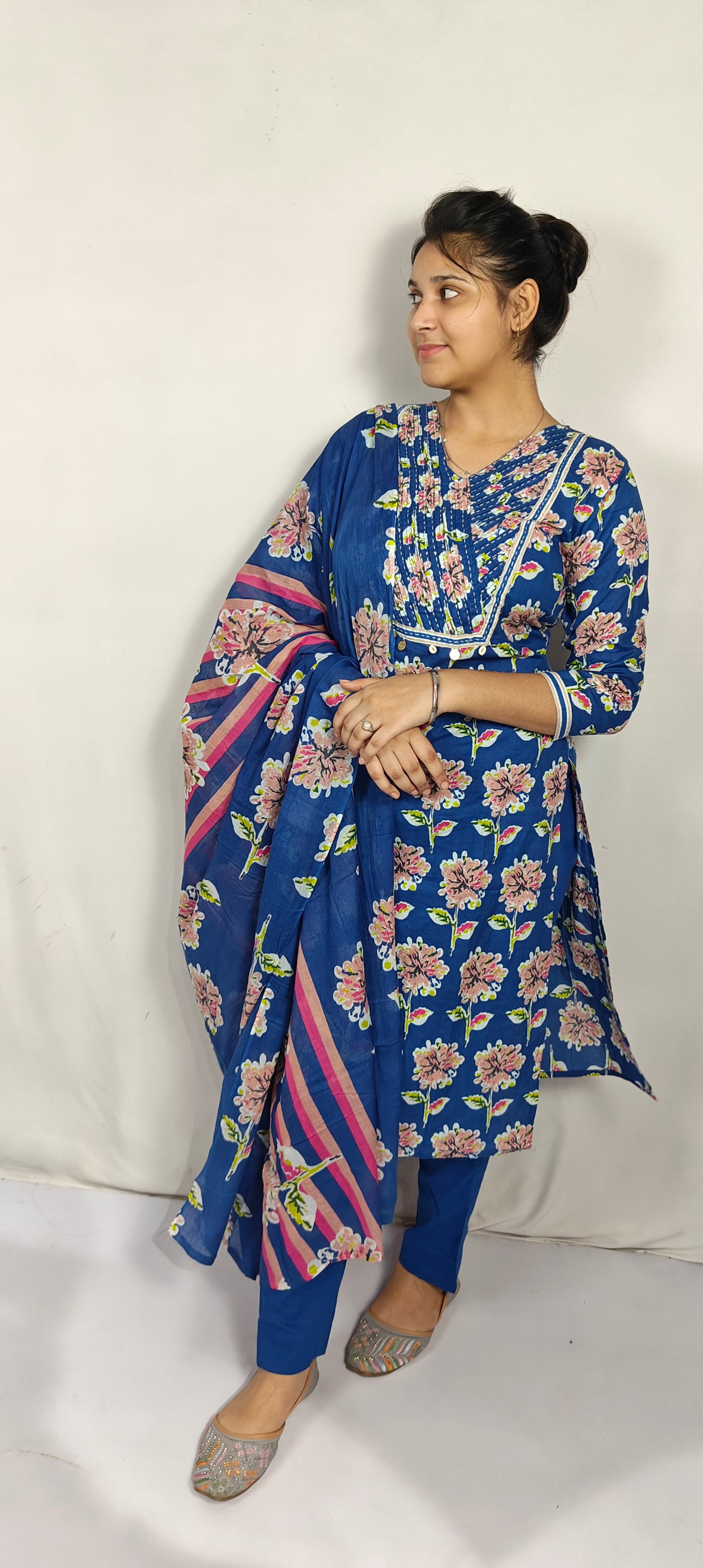 Blue Floral Printed Kurta Set with Dupatta (Z0264)