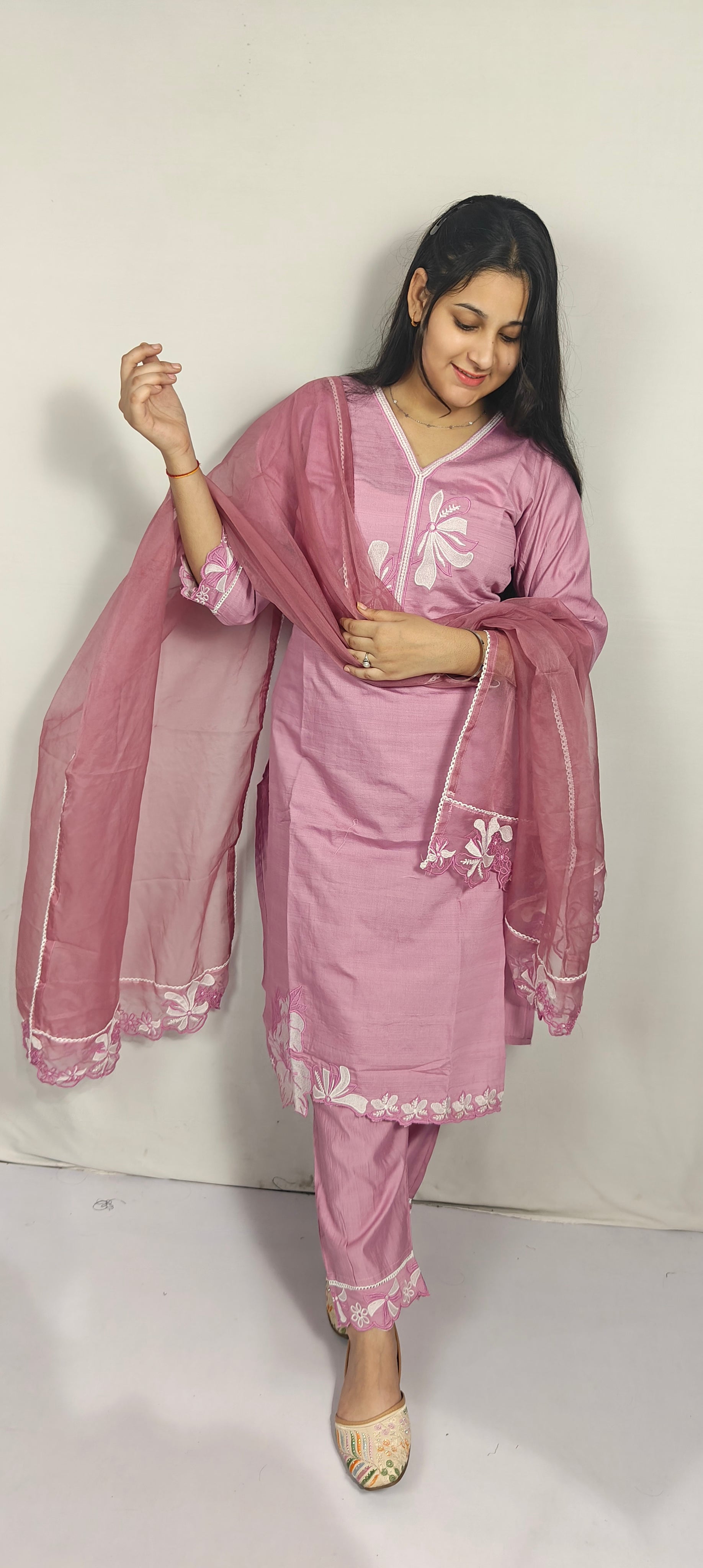 Lavender Embroidered Kurta Set with Dupatta(Z0274)