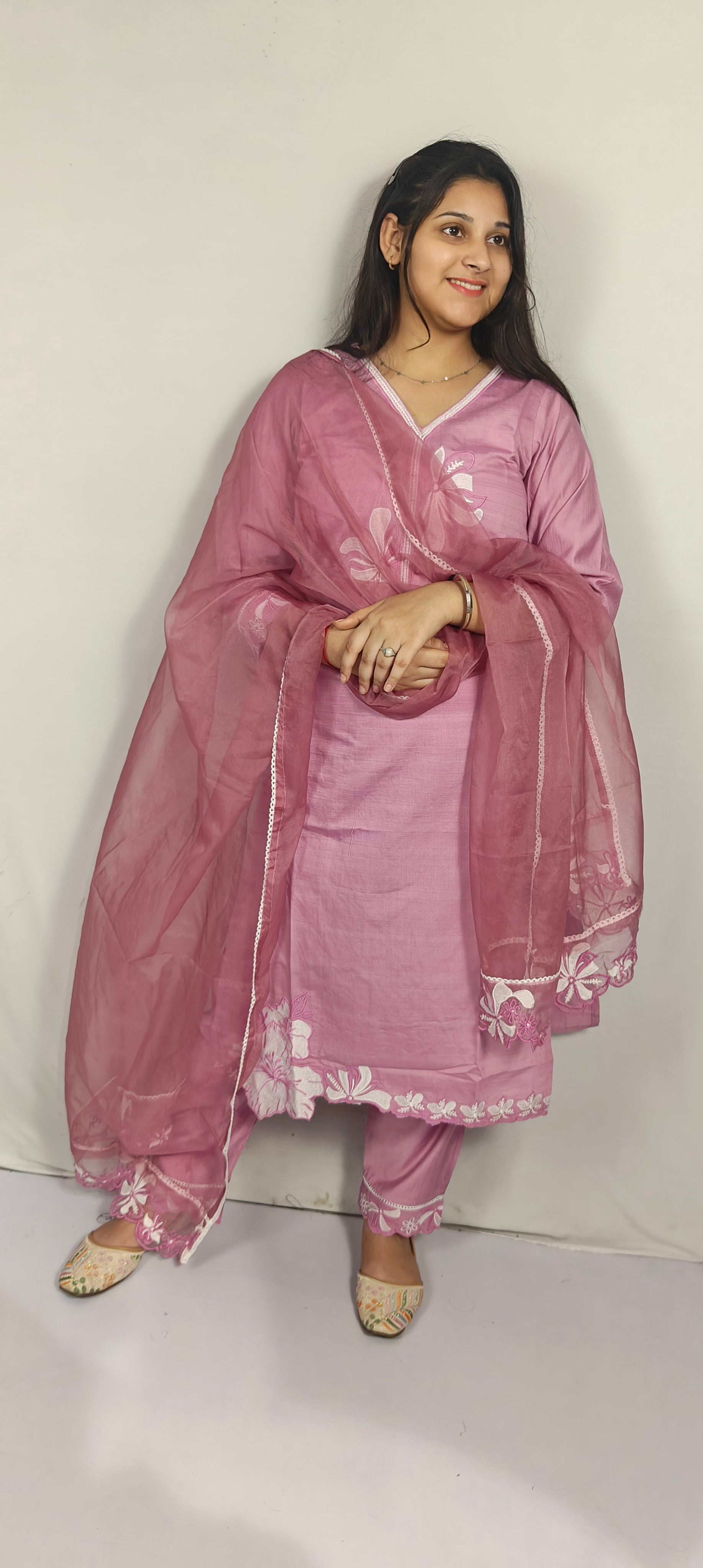 Lavender Embroidered Kurta Set with Dupatta(Z0274)