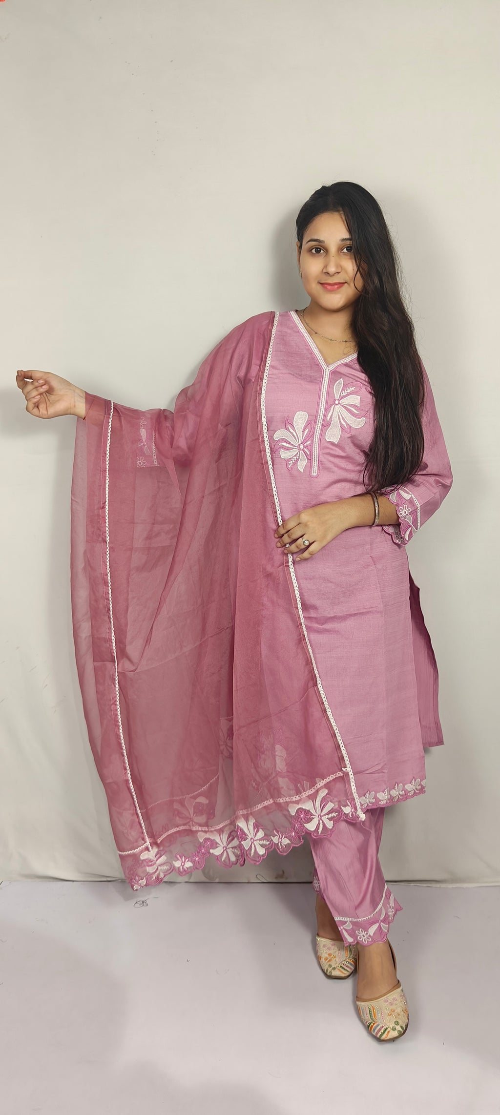Lavender Embroidered Kurta Set with Dupatta(Z0274)