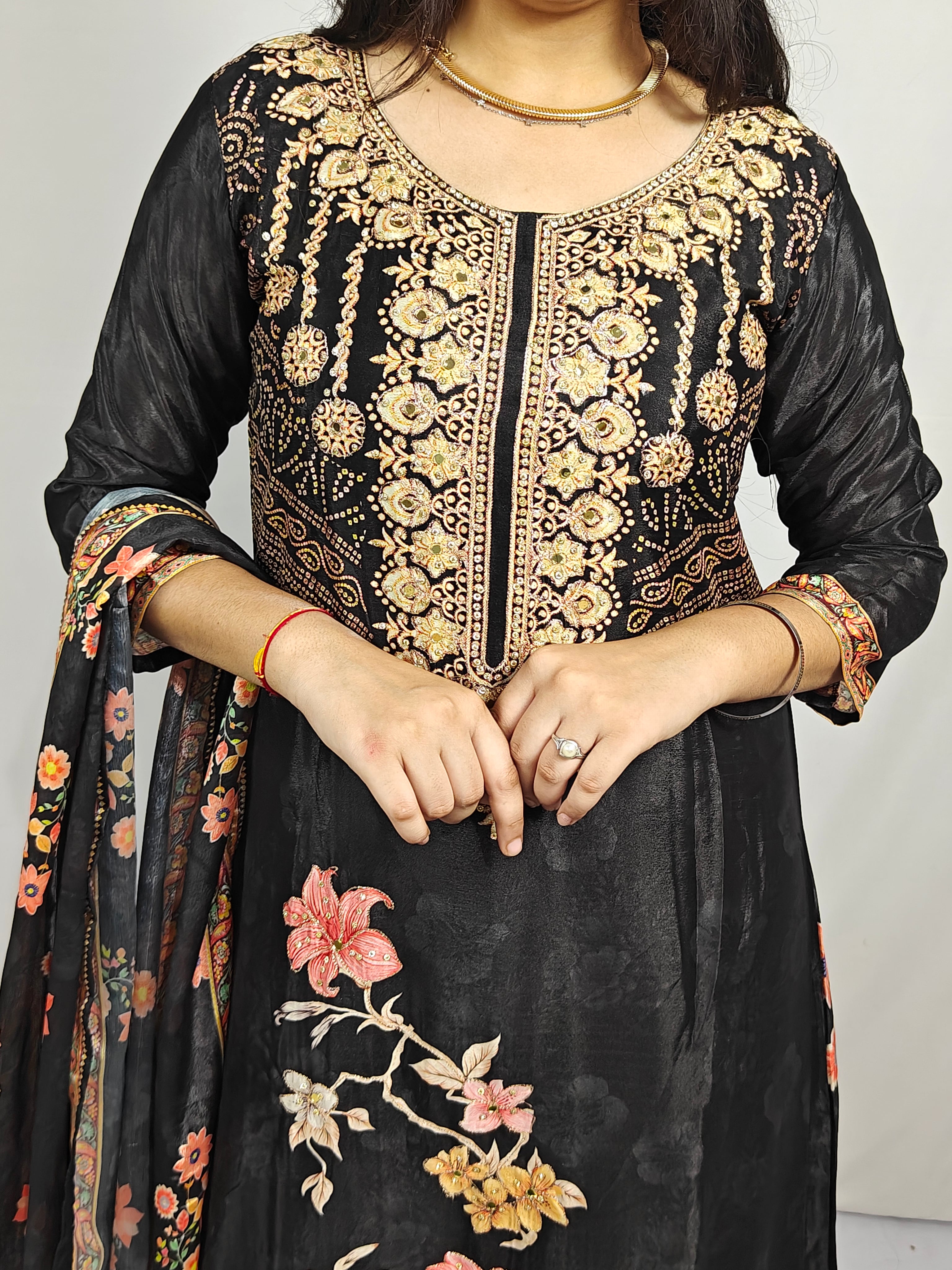 Black Floral Embroidered Kurta Set (Z0284)