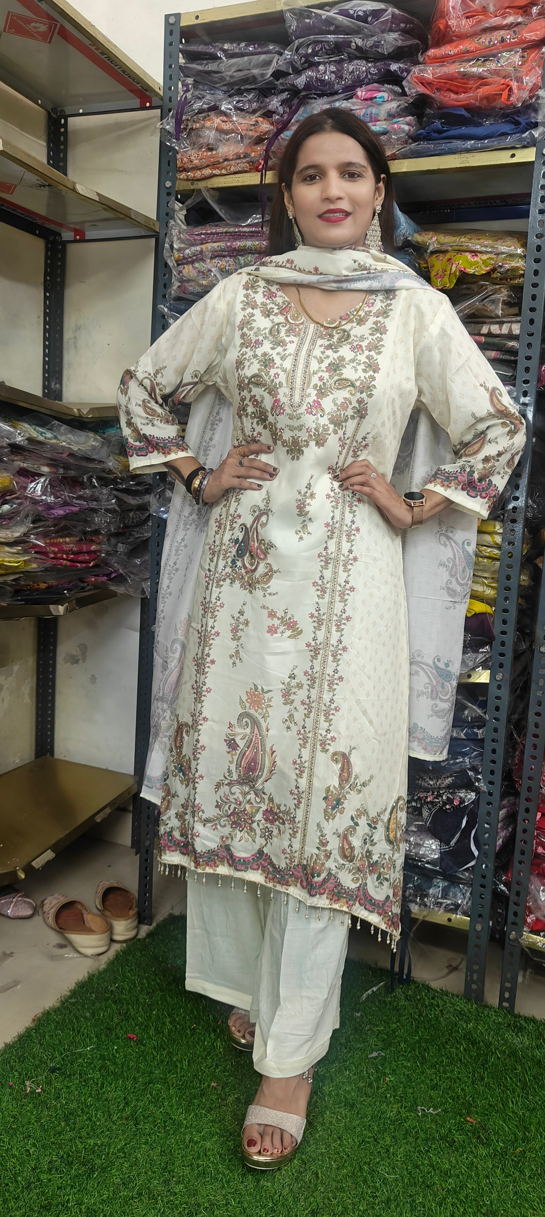 White Floral Embroidered Kurta Set with Dupatta (Z0281)