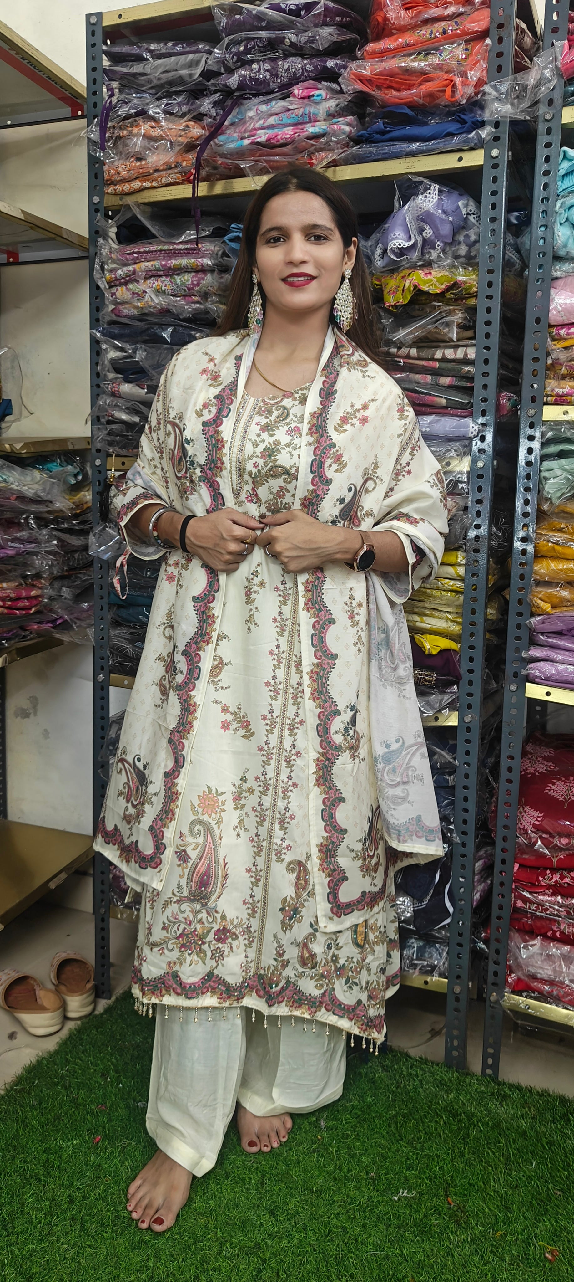 White Floral Embroidered Kurta Set with Dupatta (Z0281)