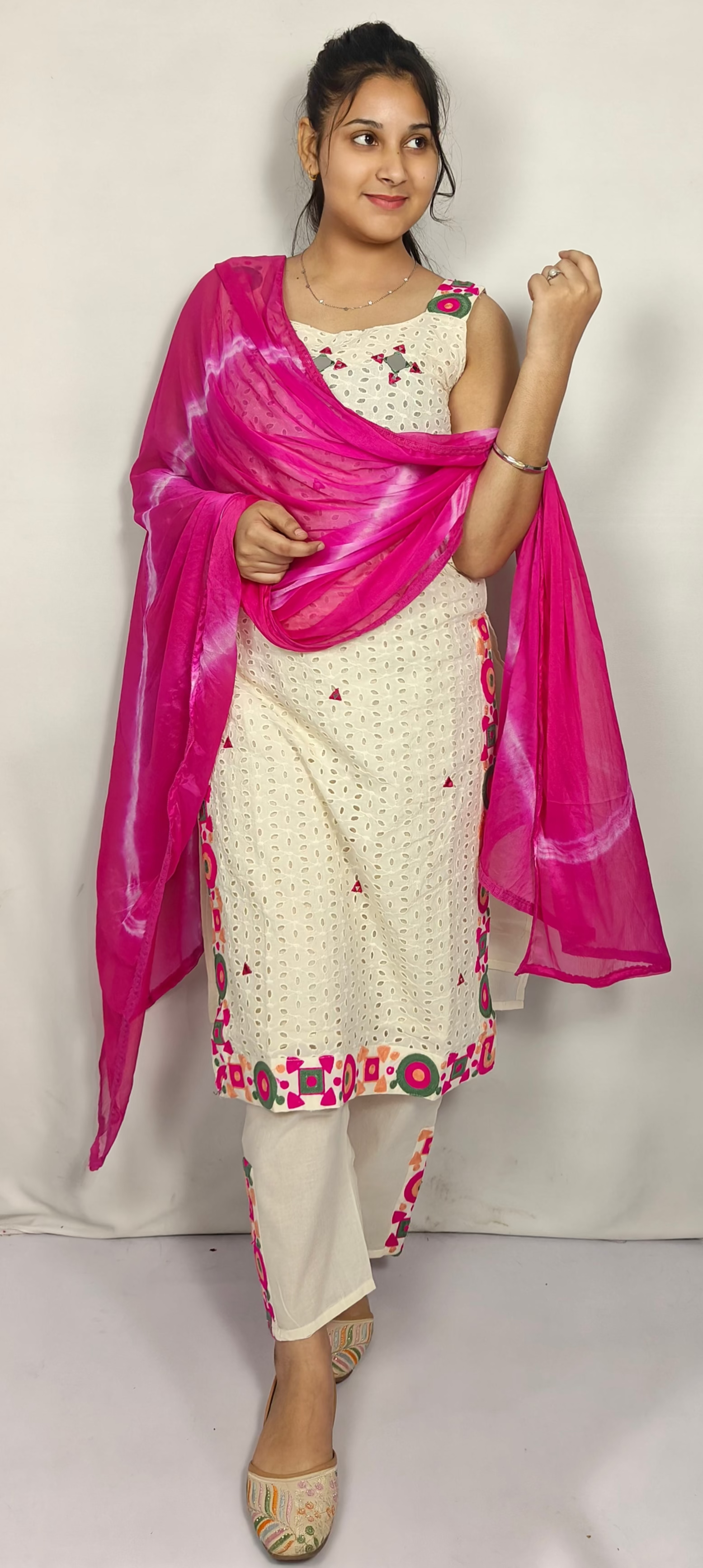 White Embroidered 3 piece Kurta Set with Pink Dupatta (Z0292)