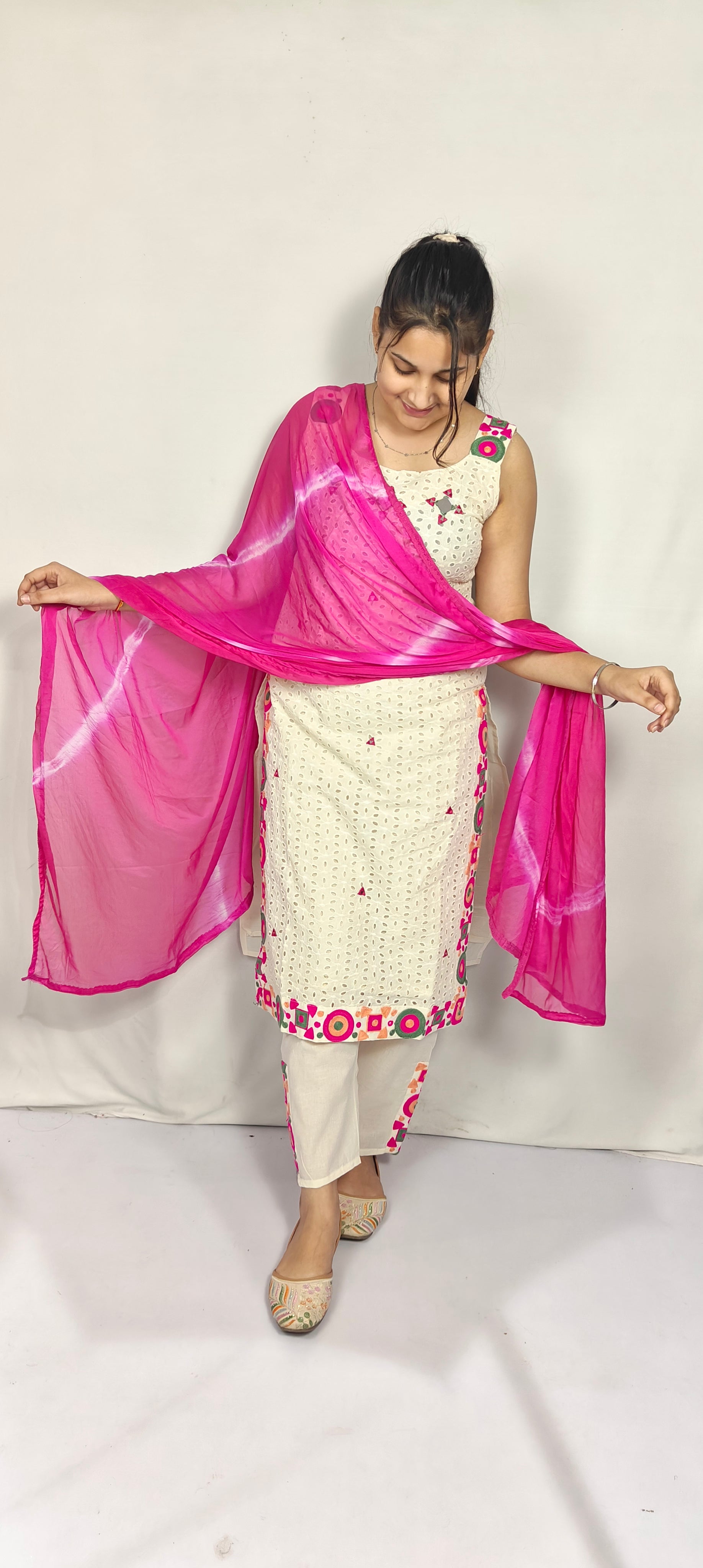 White Embroidered 3 piece Kurta Set with Pink Dupatta (Z0292)