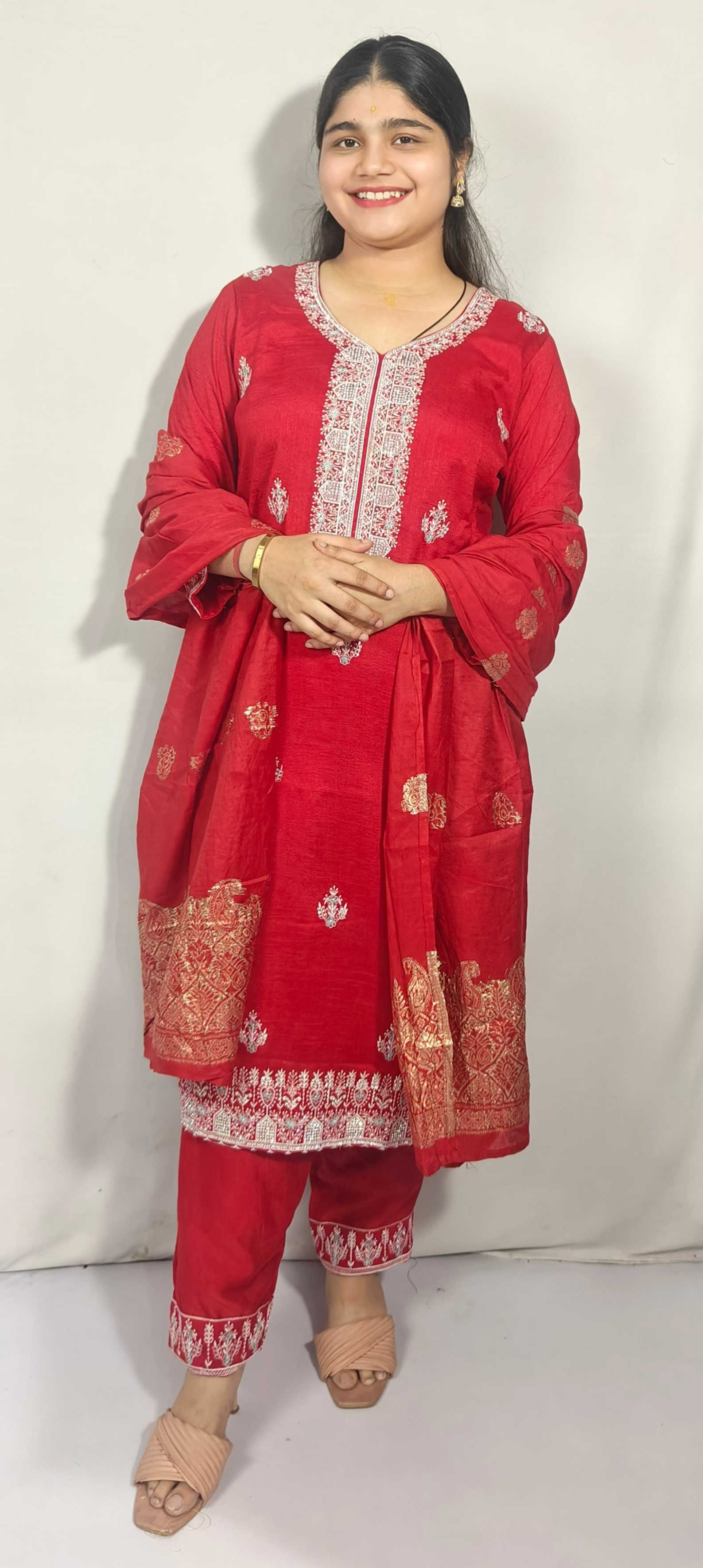 Red Embroidered Kurta Set with Dupatta (Z0299)