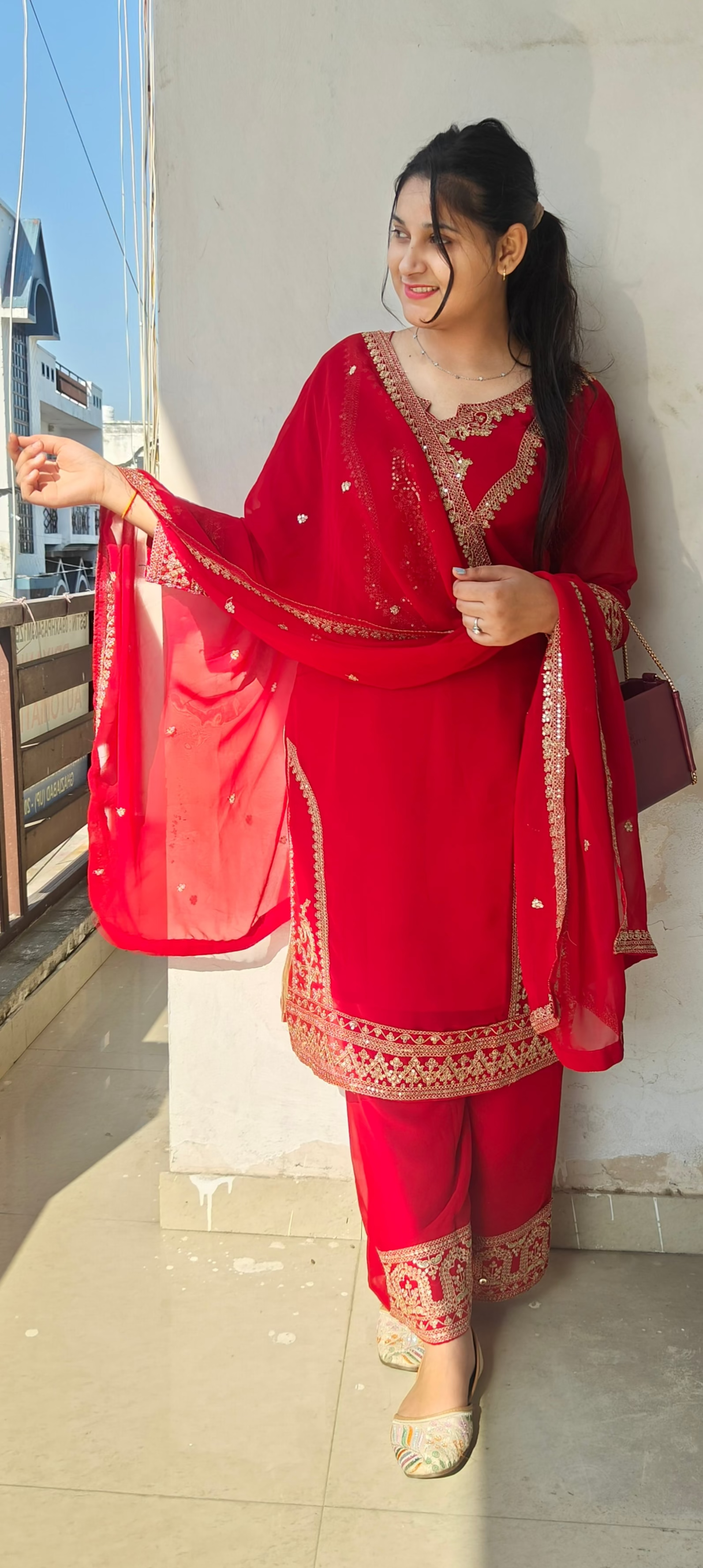 Red Embroidered Kurta Set with beautiful purse (Z0306)