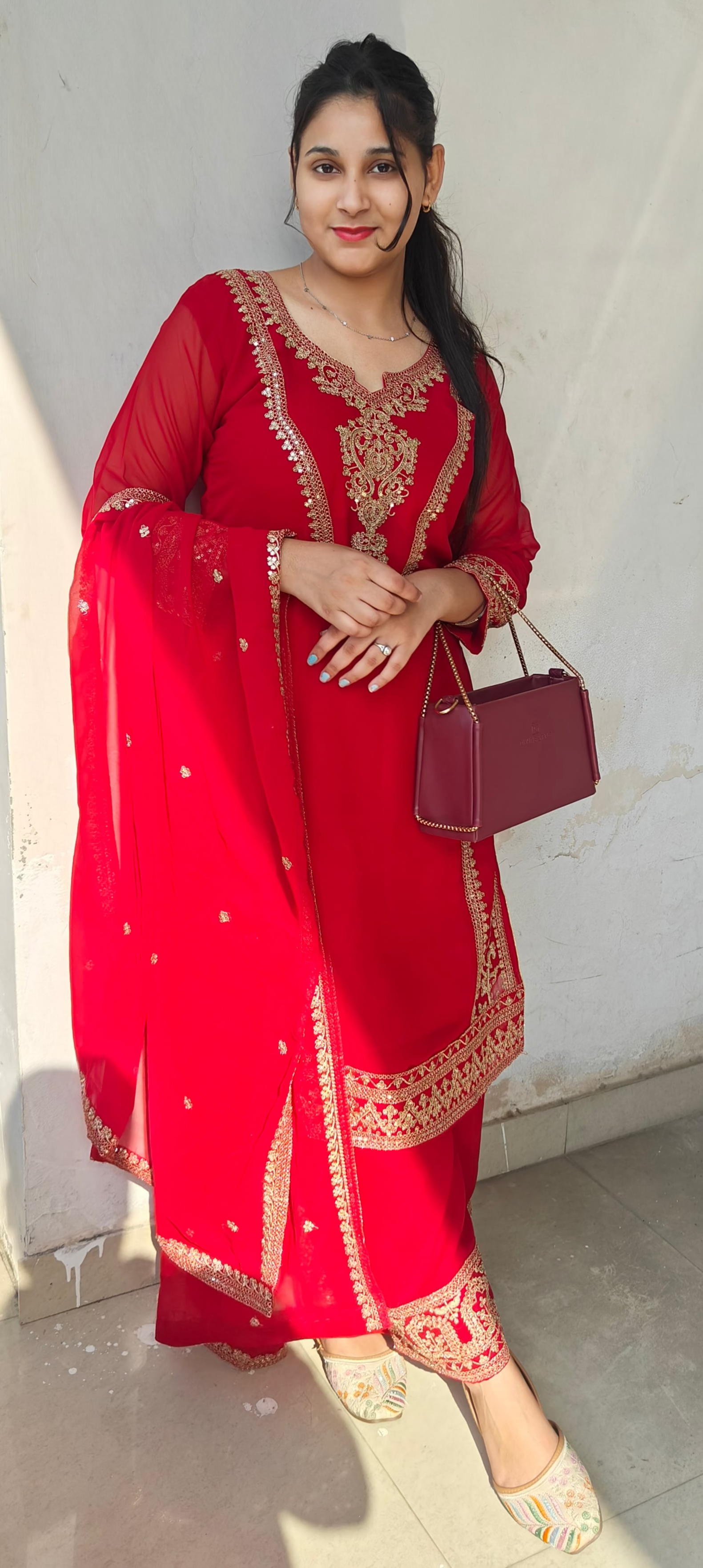 Red Embroidered Kurta Set with beautiful purse (Z0306)