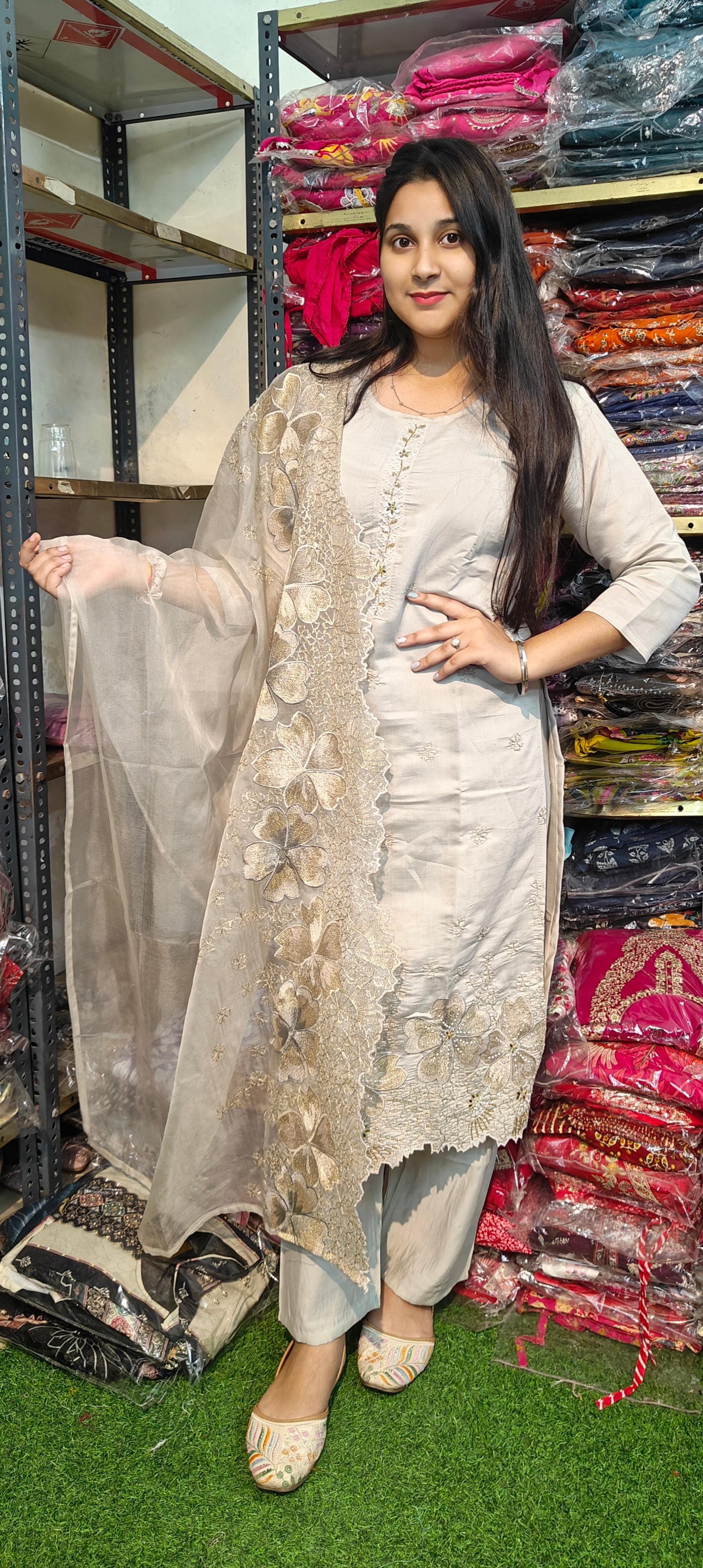 Off white Embroidered Kurta Set with Dupatta (Z0305)