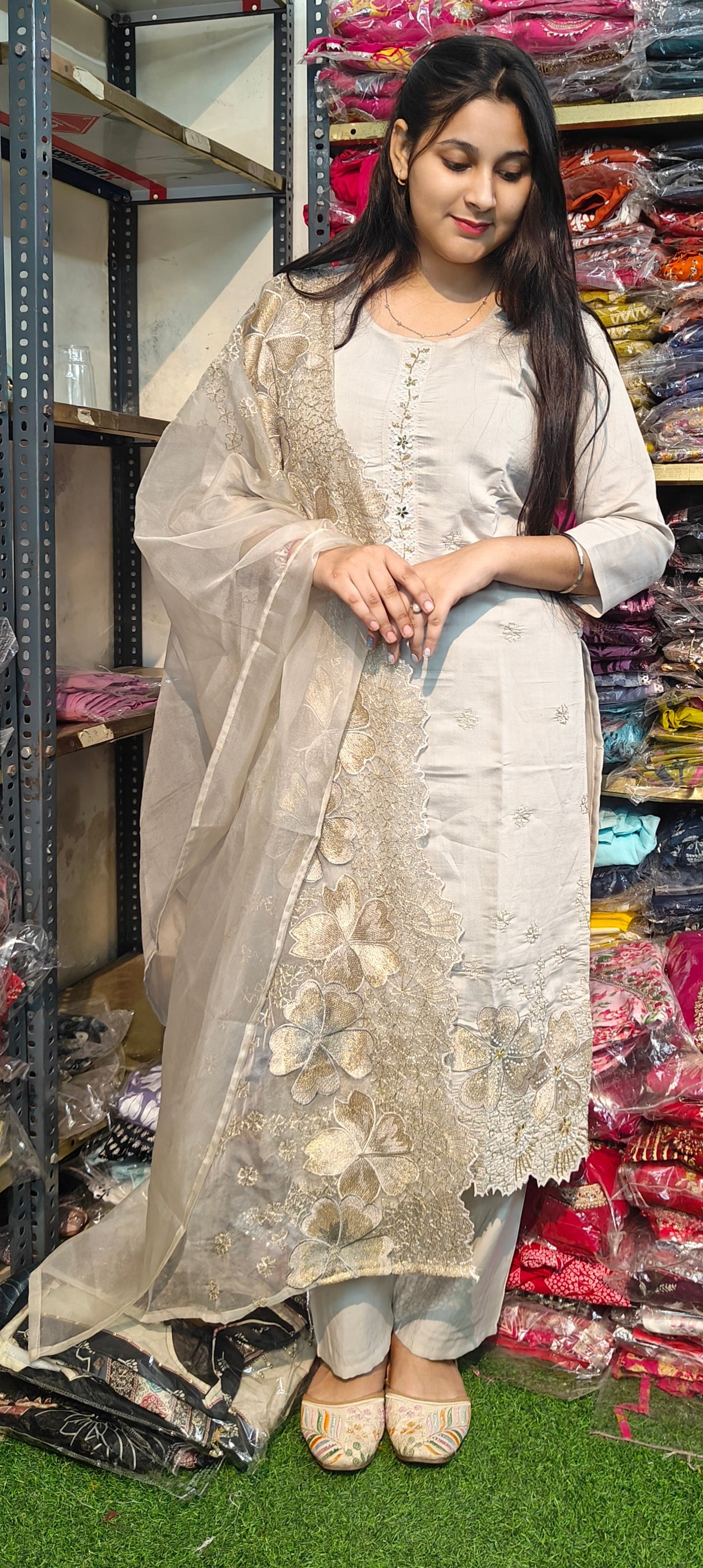 Off white Embroidered Kurta Set with Dupatta (Z0305)