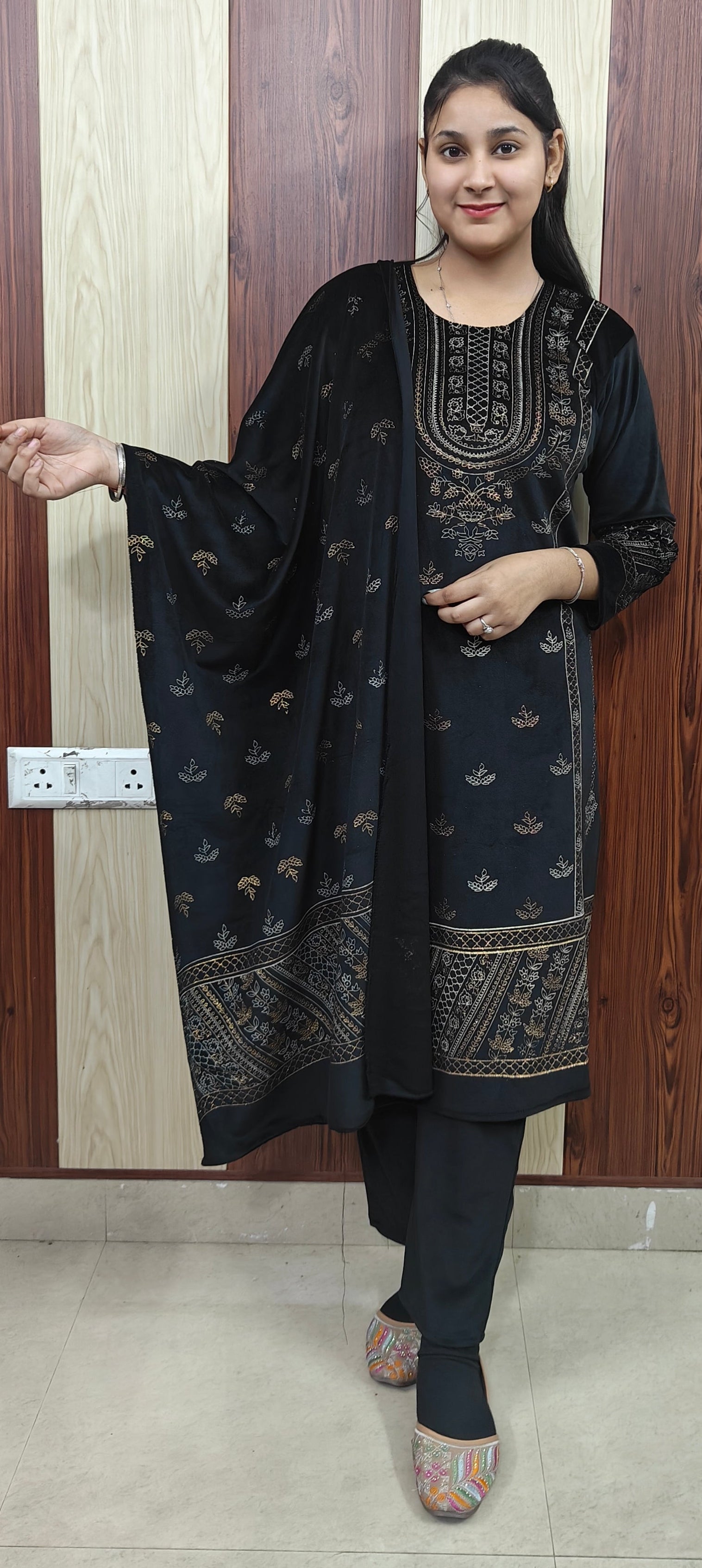 Black colour supersoft 3 piece suit (Z0373)