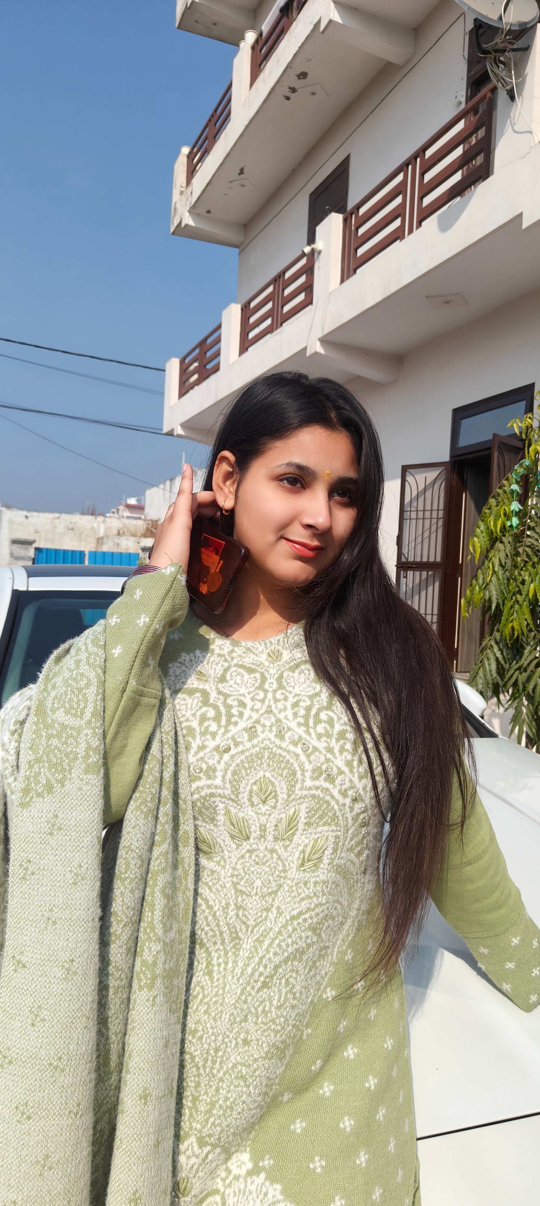 Pista Colour Woolen  Beautiful 3 Piece Suit (ZO397)