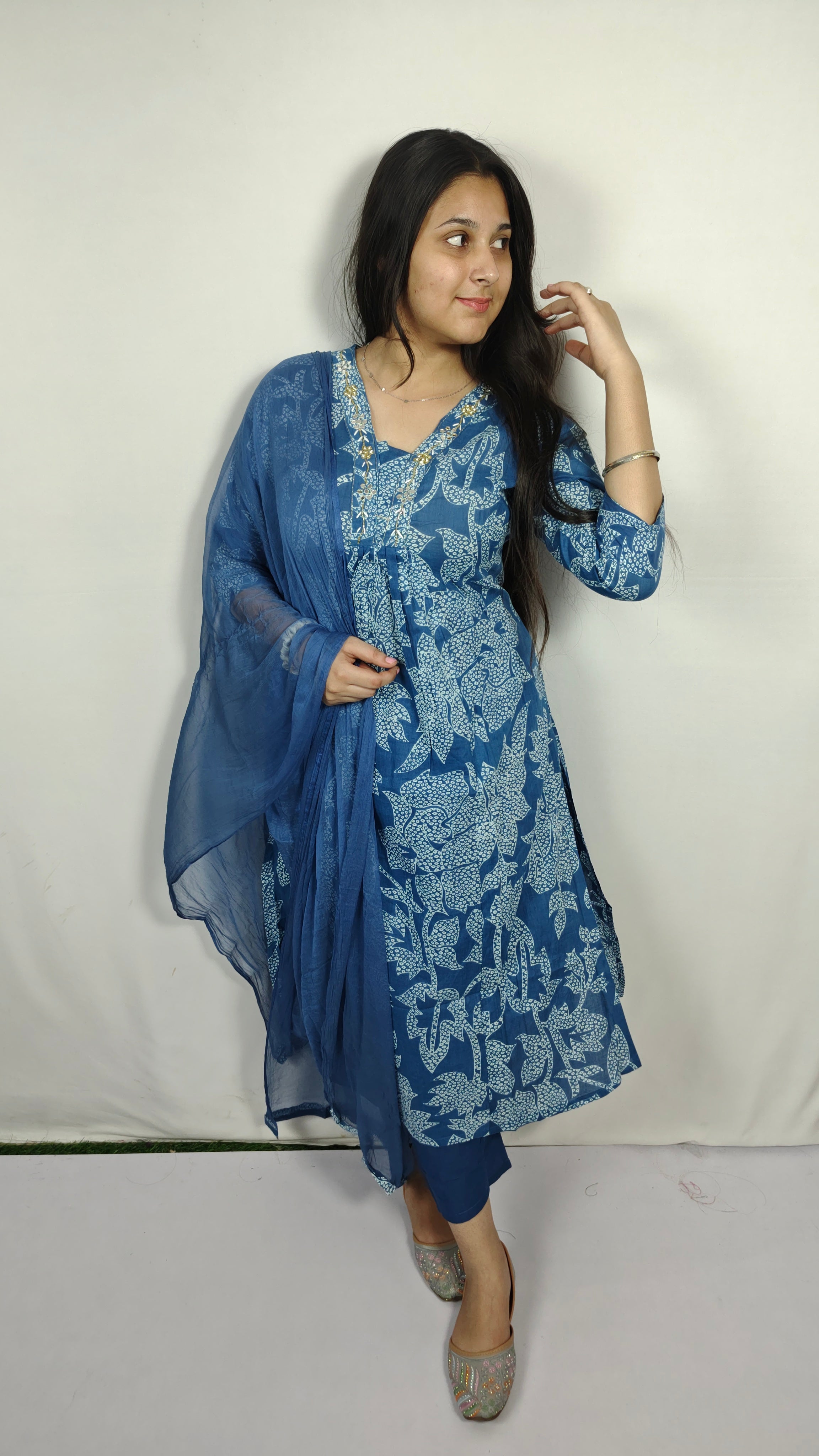 Woman in Blue Floral Kurta with Chiffon Dupatta (Z0238)