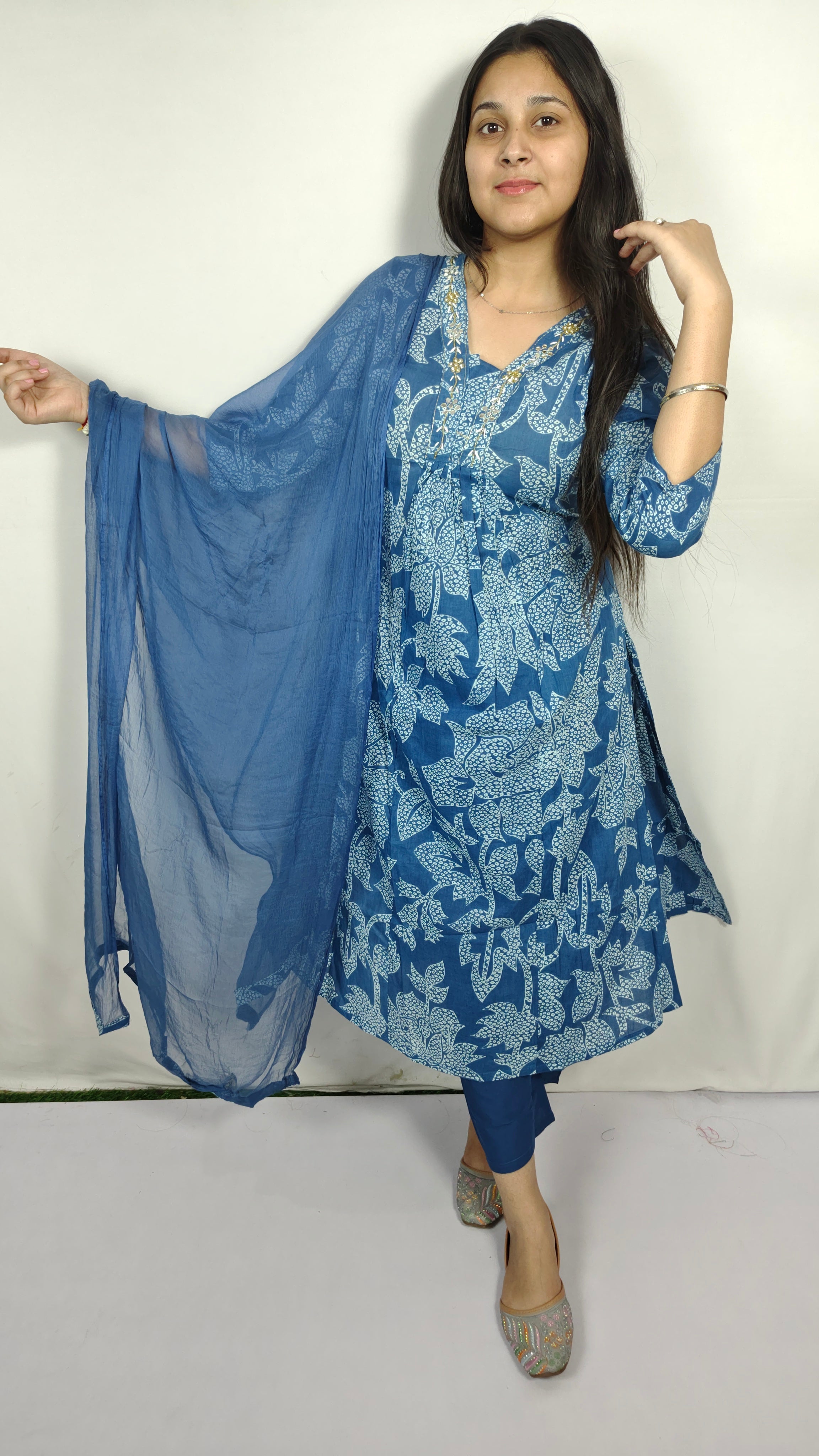 Woman in Blue Floral Kurta with Chiffon Dupatta (Z0238)