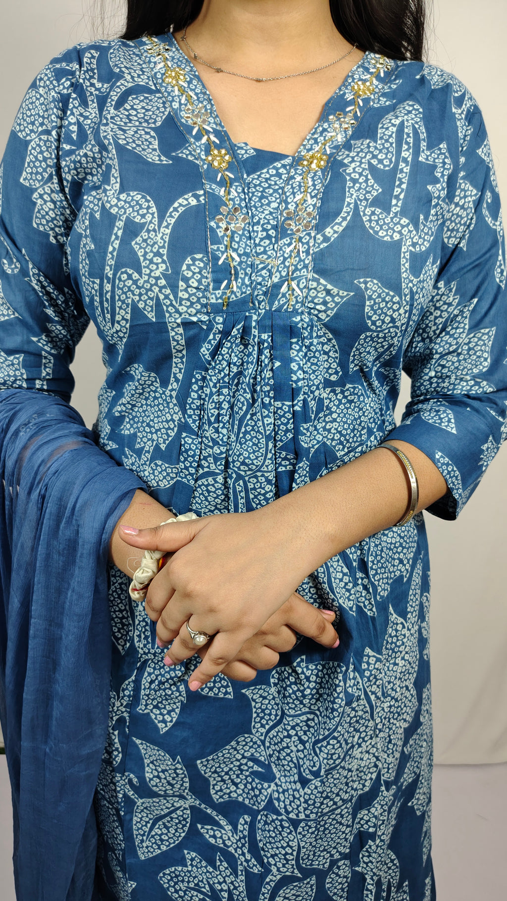 Woman in Blue Floral Kurta with Chiffon Dupatta (Z0238)