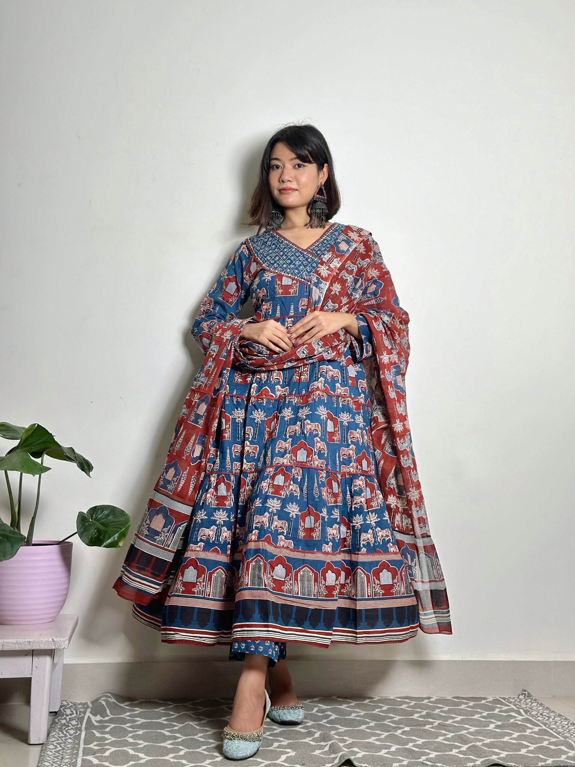 Women Printed Regular Thread Work Pure Cotton Kurta with Trousers & With Dupatta