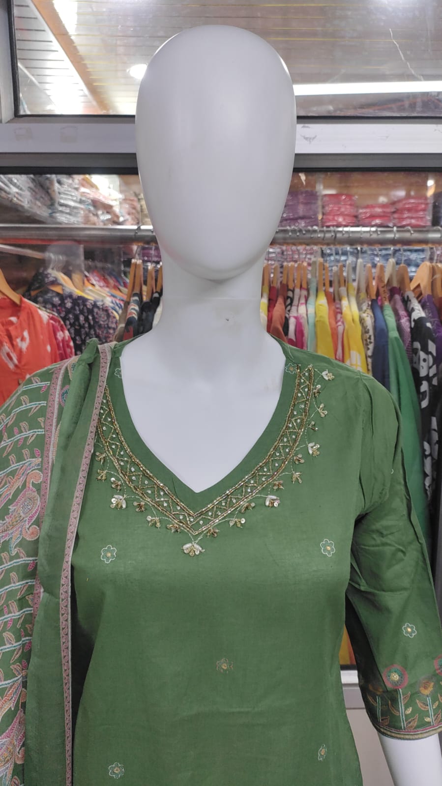 Green coloured  beautiful 3 piece kurta set (Z0172)