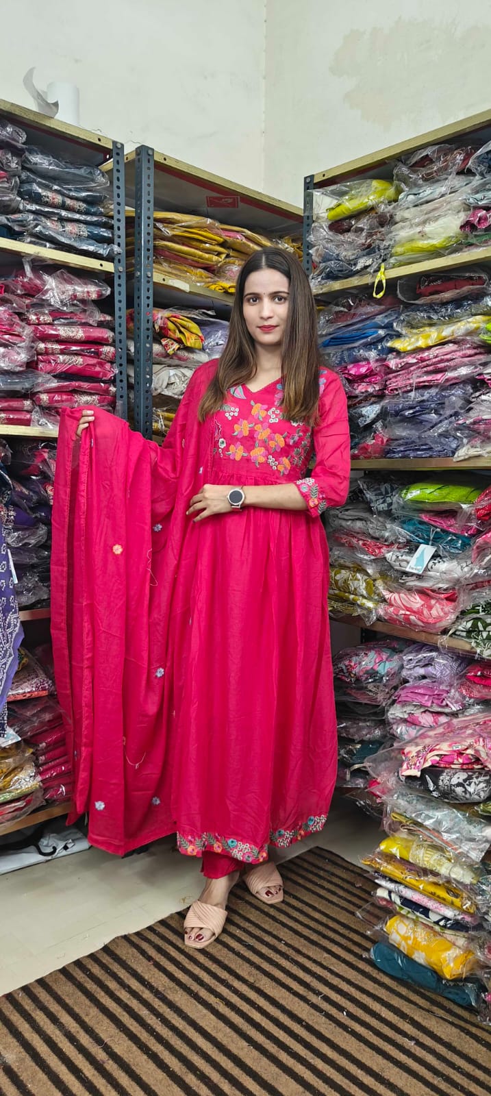 Red colour 3 piece beautiful kurta set (Z0188)