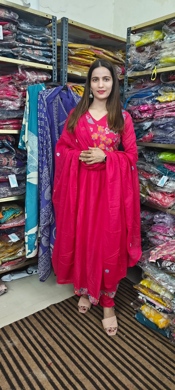 Red colour 3 piece beautiful kurta set (Z0188)