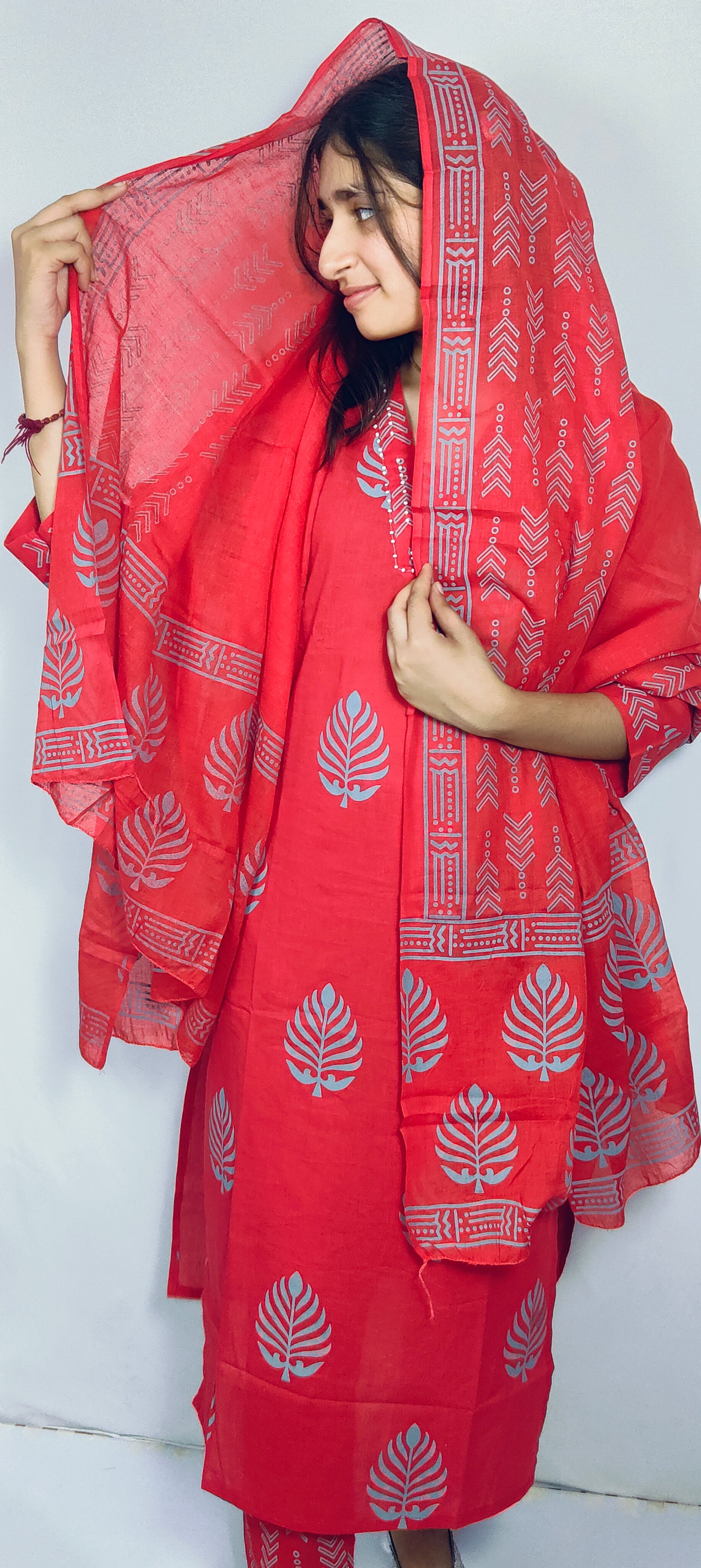 Red Colour  3 piece Kurta Set (Z0111)