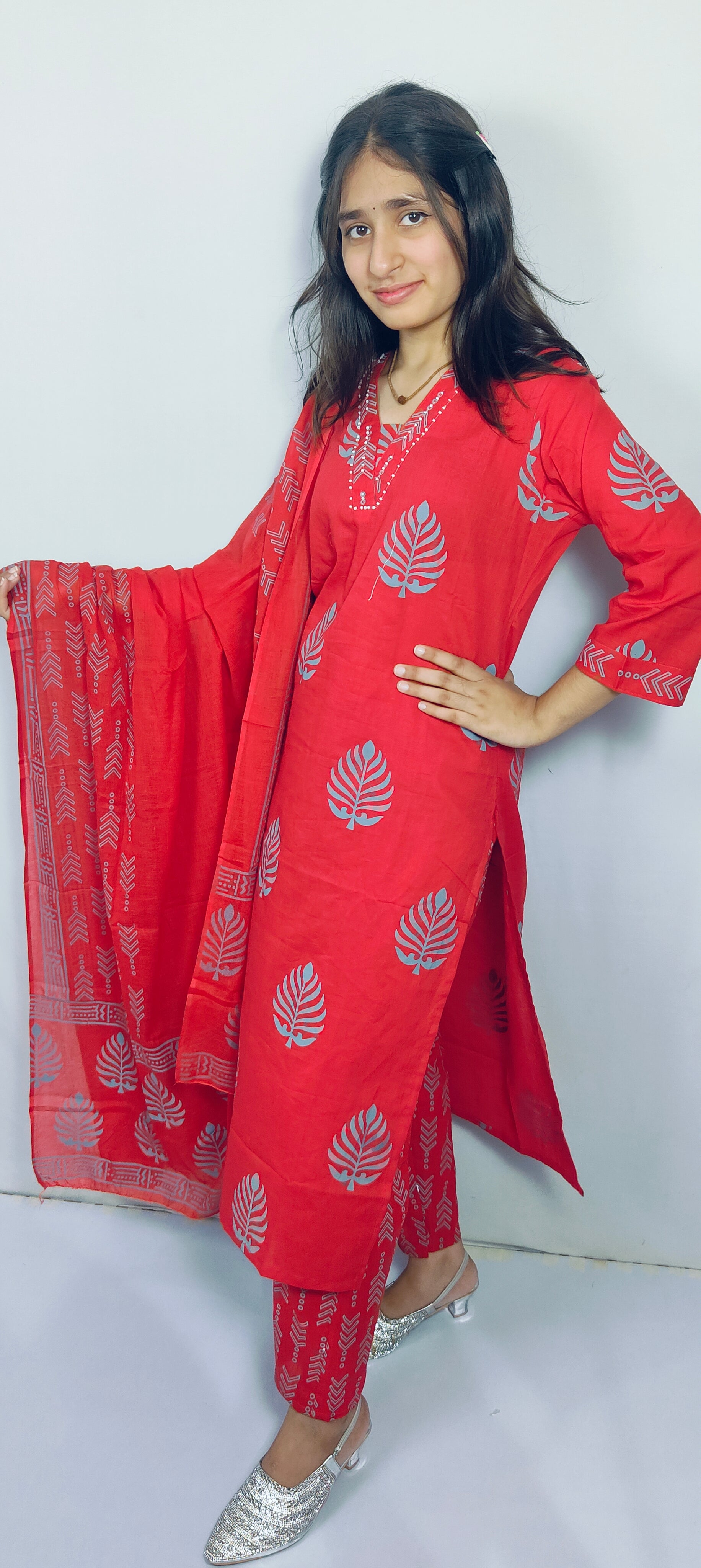 Red Colour  3 piece Kurta Set (Z0111)