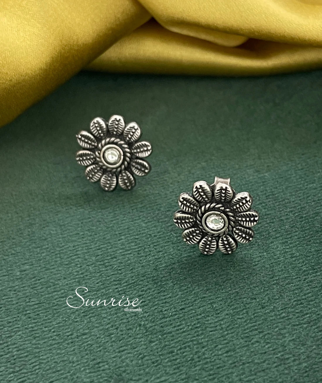 Earring (J18)